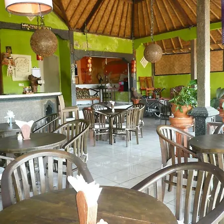 Cafe C\'Est Bon Homestay